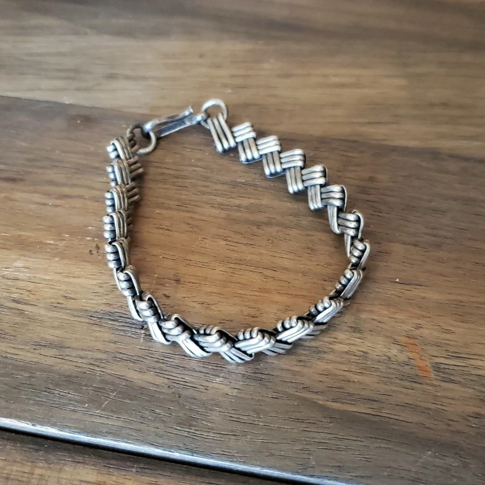Textured Silver Tone Metal Zig Zag Link Bracelet